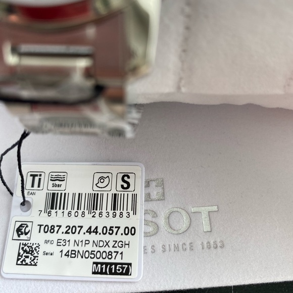 NEW🌟🇨🇭TISSOT Titanium with Sapphire Crystal 32mm, Swiss Made - Picture 10 of 12